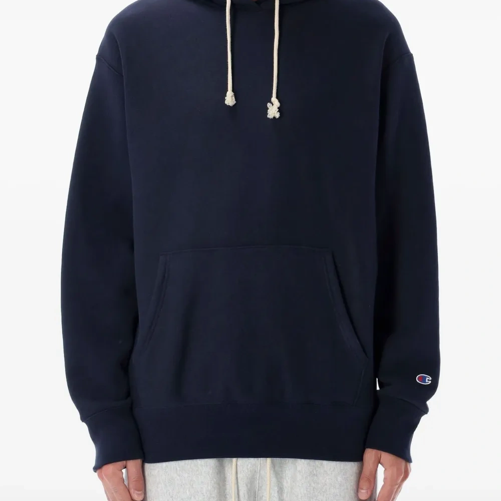 Худи с вышитым логотипом