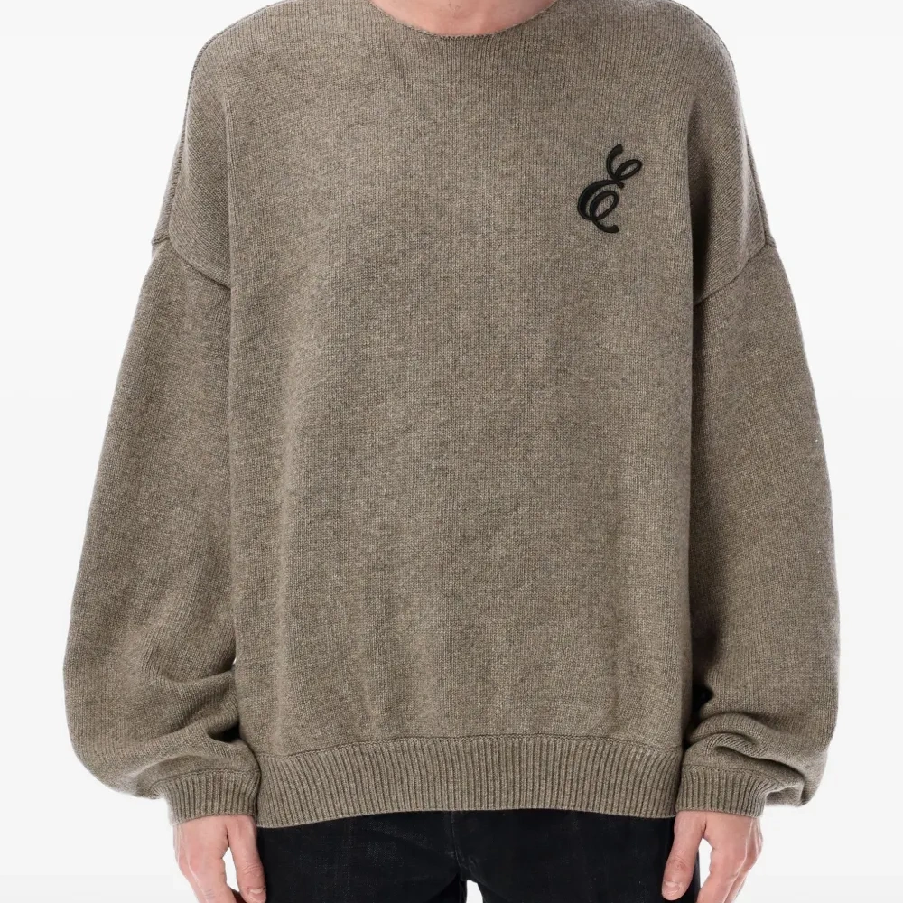 Вышитый свитер с круглым вырезом