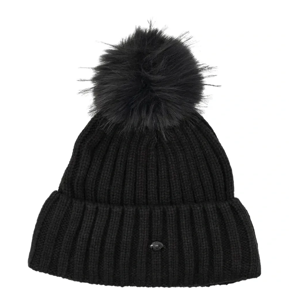 Вязаная шапка с помпоном