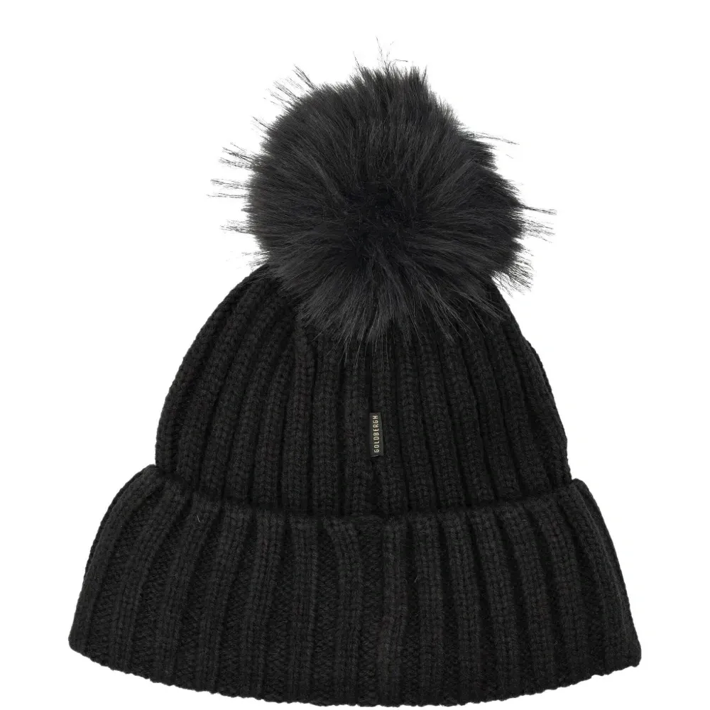 Вязаная шапка с помпоном