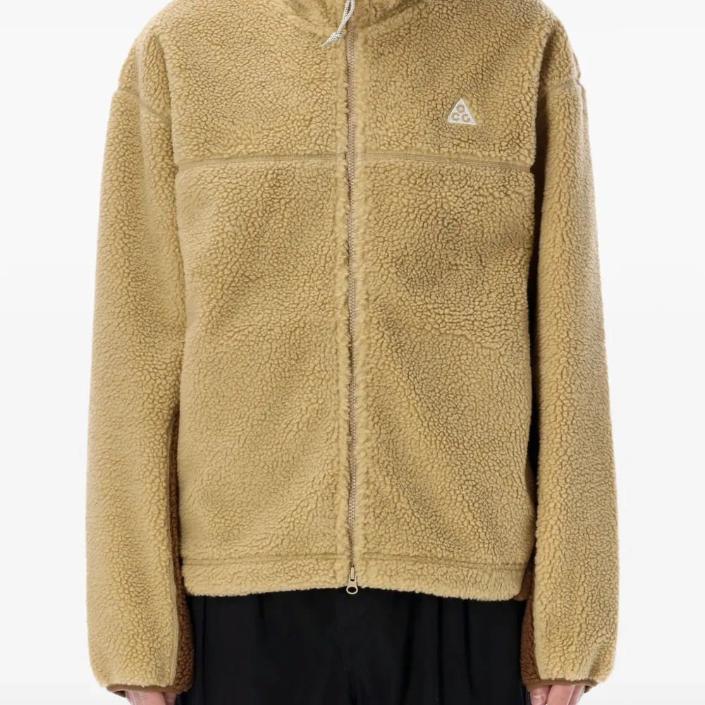 Куртка на молнии с вышитым логотипом