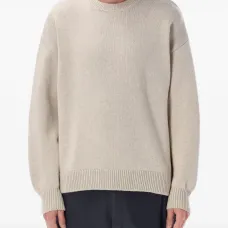 Свитер с круглым вырезом