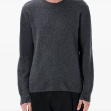 Свитер с круглым вырезом