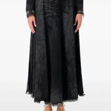 Юбка с потертыми краями и пряжкой