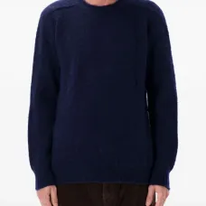 Джемпер с круглым вырезом и длинными рукавами