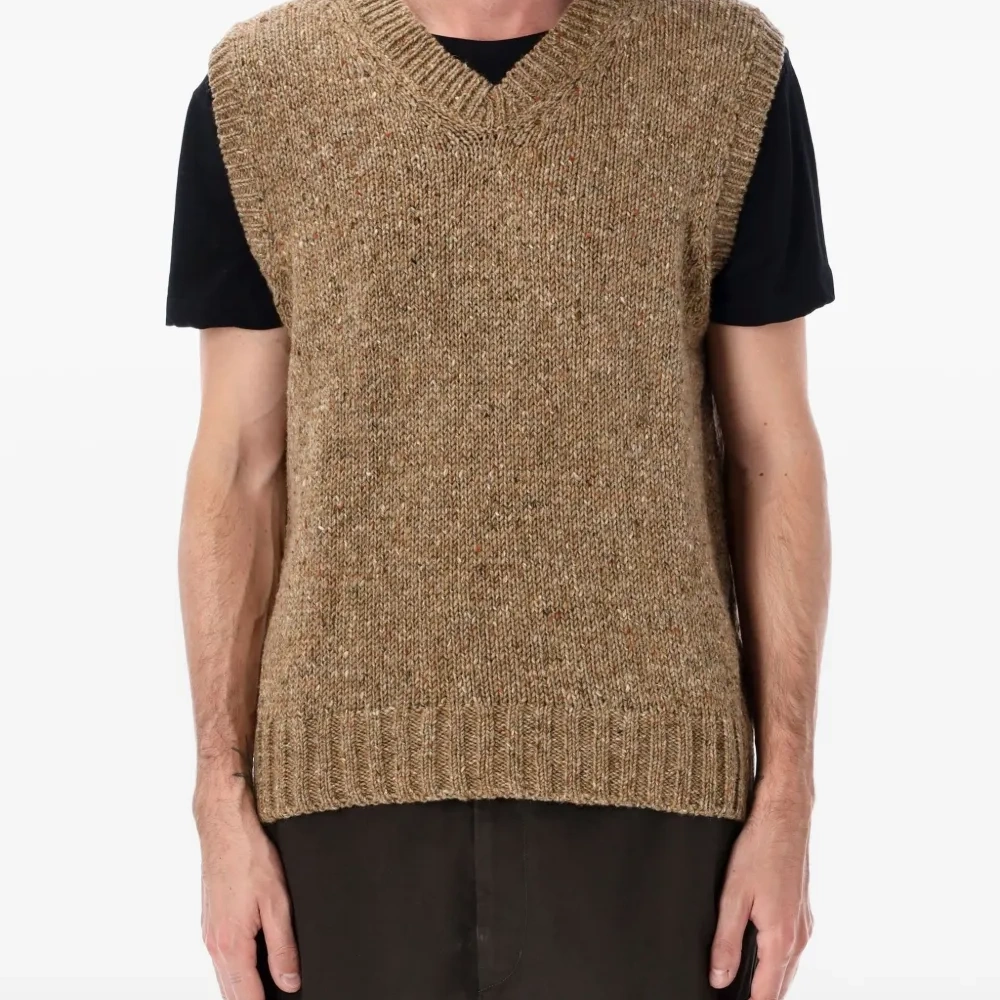 Топ с V-образным вырезом