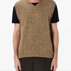 Топ с V-образным вырезом Топ с V-образным вырезом