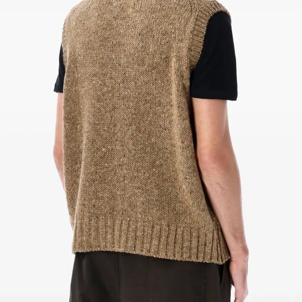 Топ с V-образным вырезом Топ с V-образным вырезом