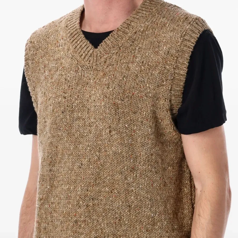 Топ с V-образным вырезом Топ с V-образным вырезом