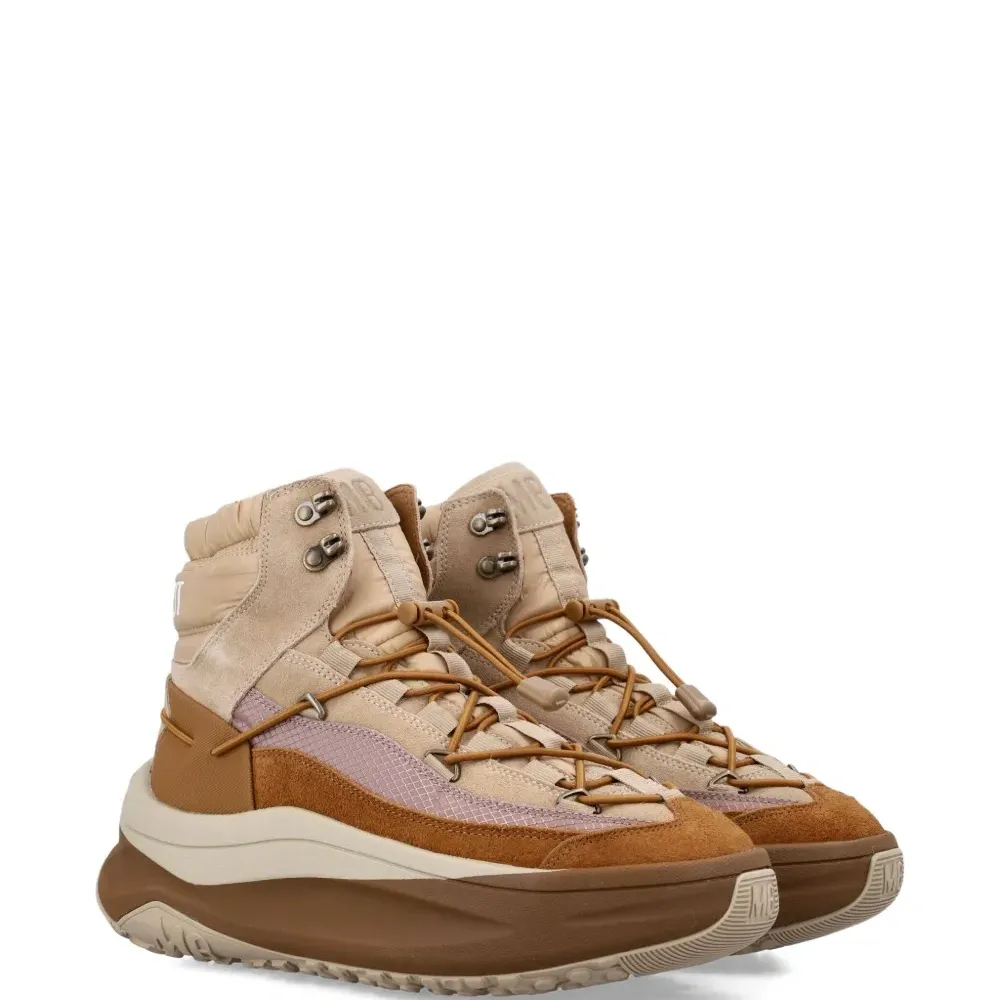 Кроссовки на шнуровке