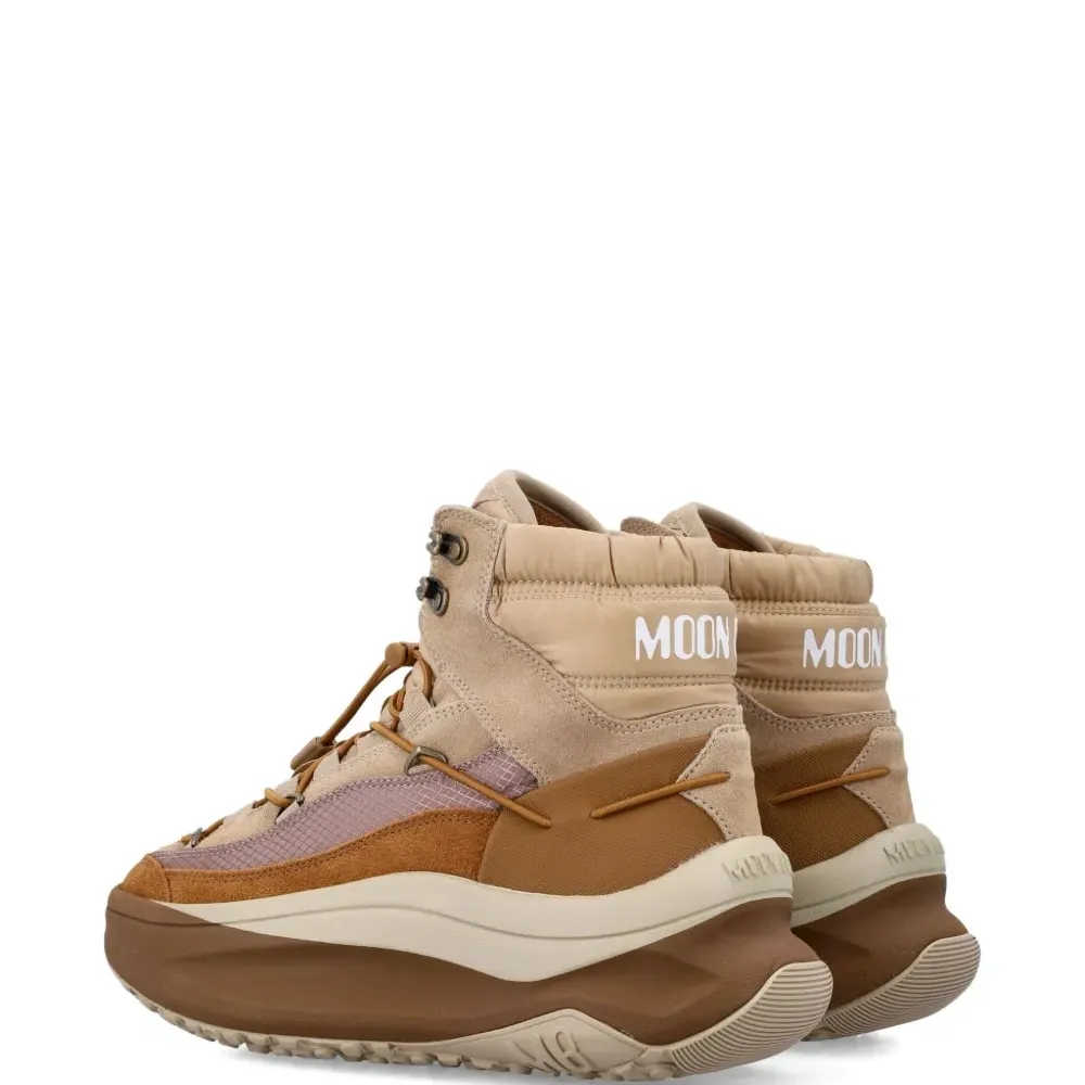 Кроссовки на шнуровке