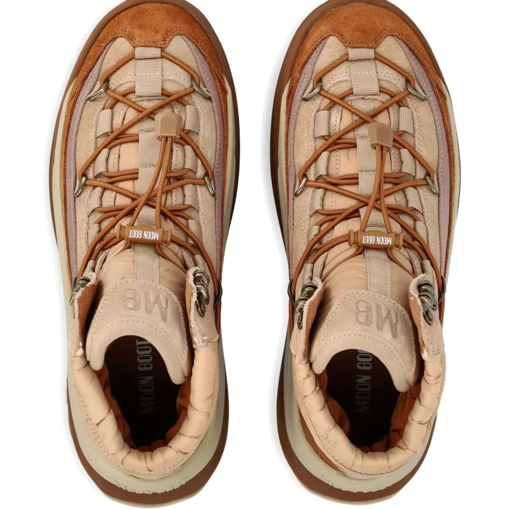 Кроссовки на шнуровке