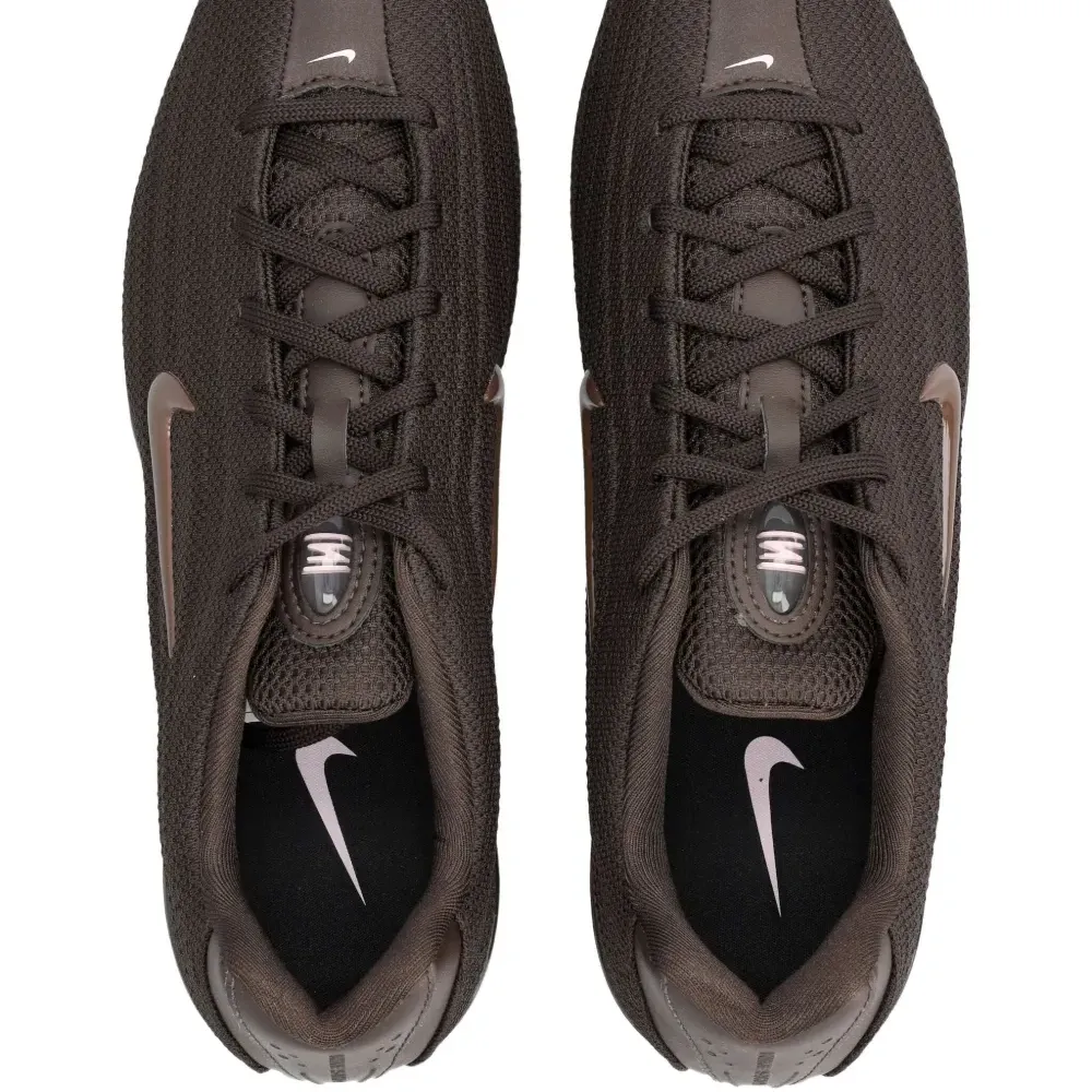 Кроссовки с логотипом