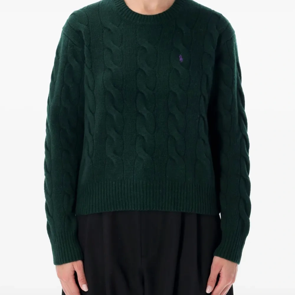 Вязаный джемпер с логотипом и косами