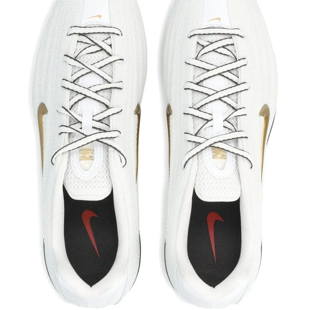 Кроссовки с логотипом