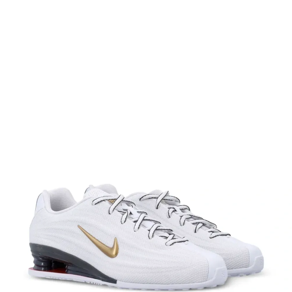 Кроссовки с логотипом