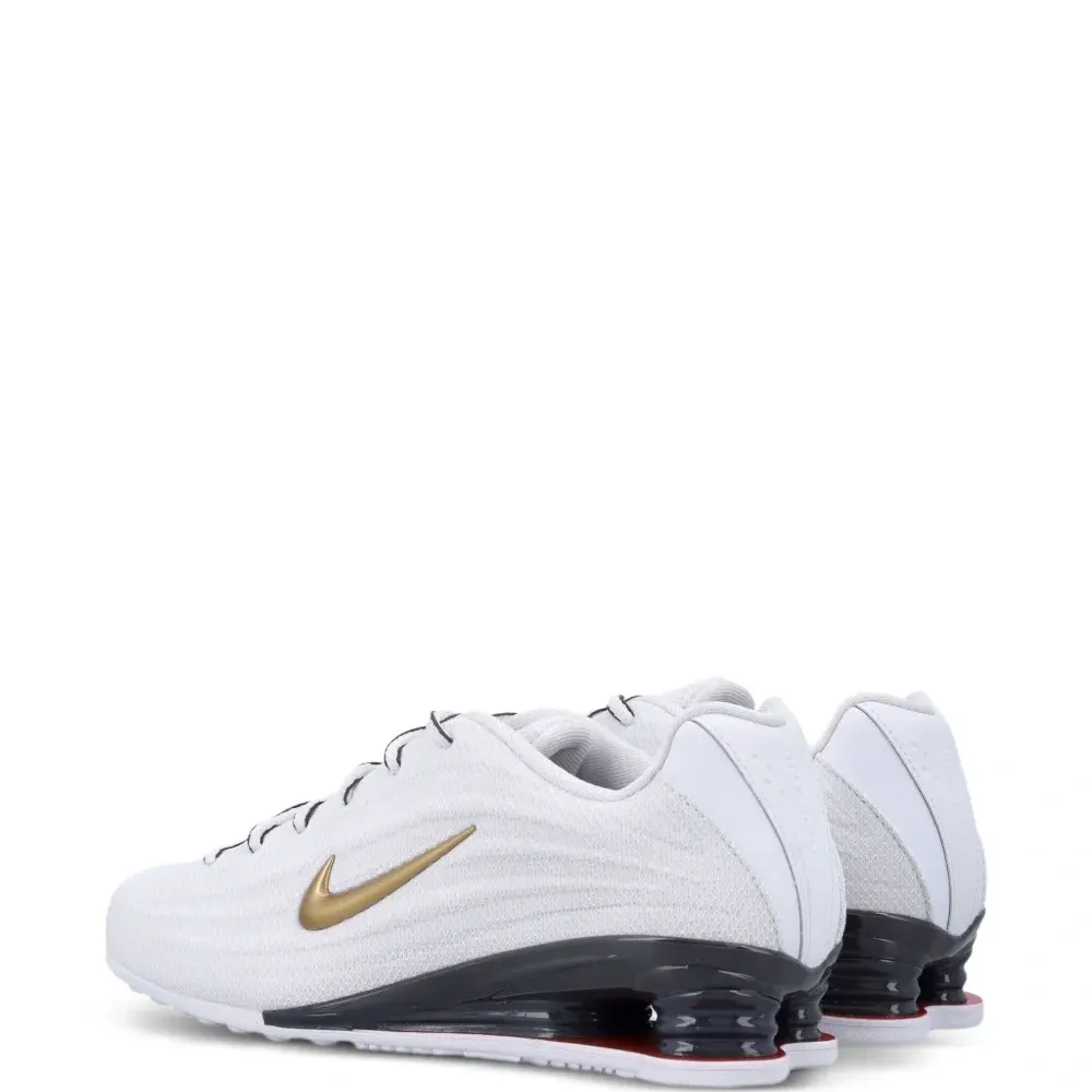 Кроссовки с логотипом