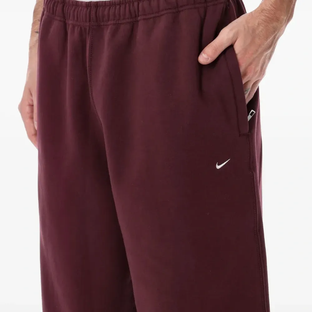 Спортивные брюки с вышитым логотипом