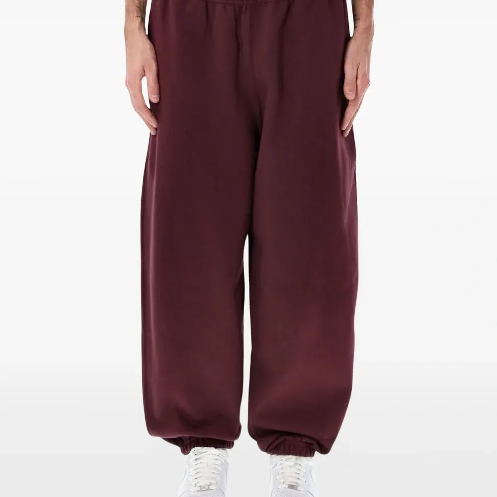 Спортивные брюки с вышитым логотипом