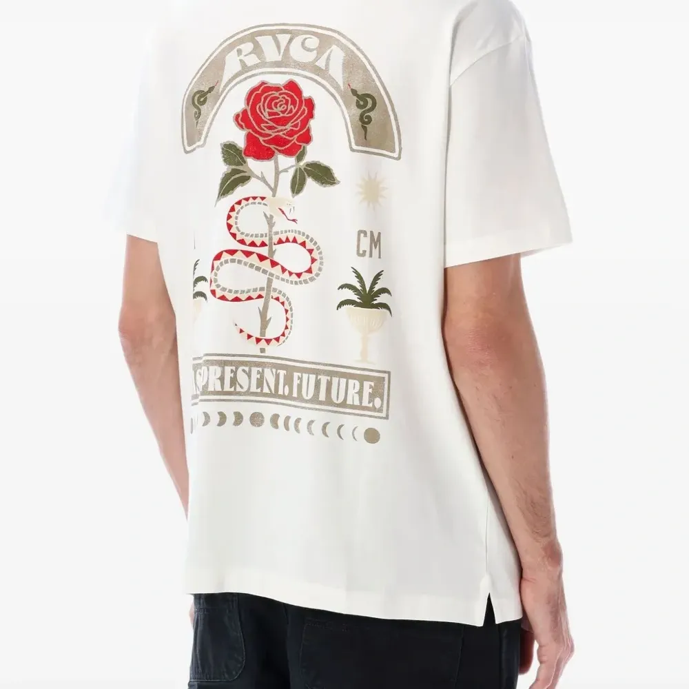 Футболка с графичным принтом Футболка с графичным принтом