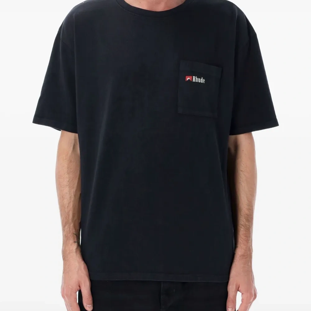 Футболка с нагрудным карманом