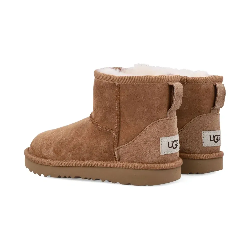 Ботинки с декоративной строчкой Ботинки с декоративной строчкой