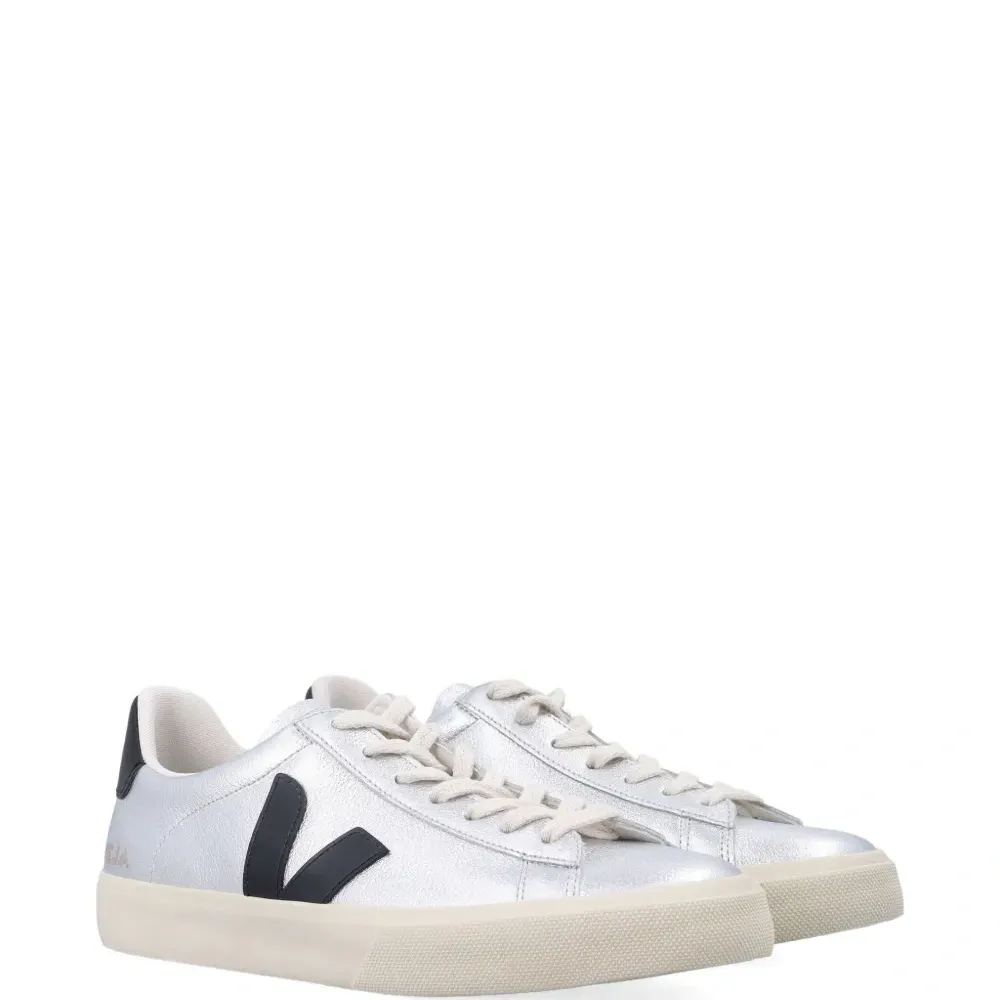 Кроссовки с логотипом