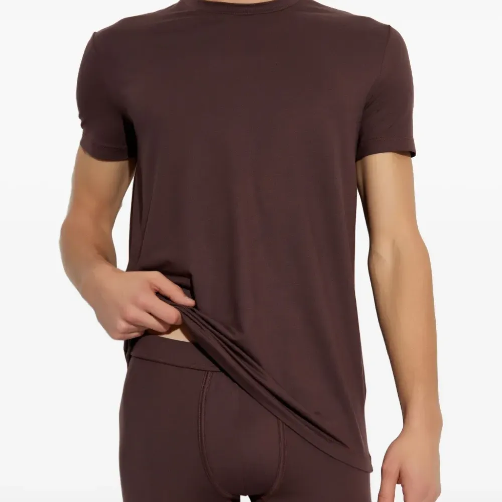 Футболка с круглым вырезом