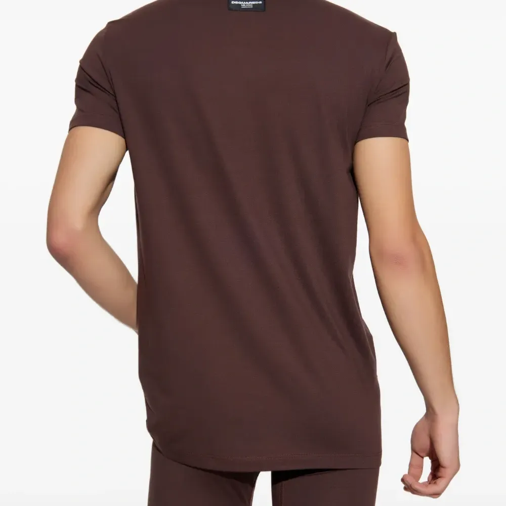 Футболка с круглым вырезом