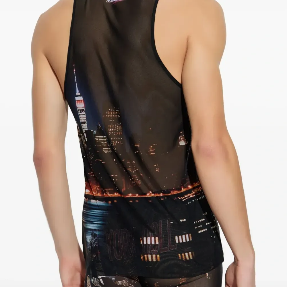 Топ с графичным принтом