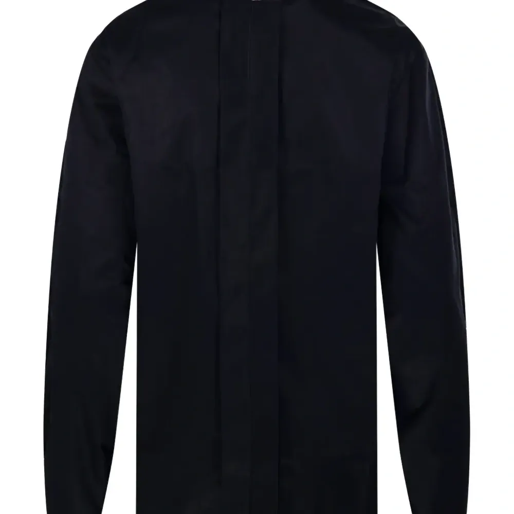 Свитер с высоким воротом и длинными рукавами