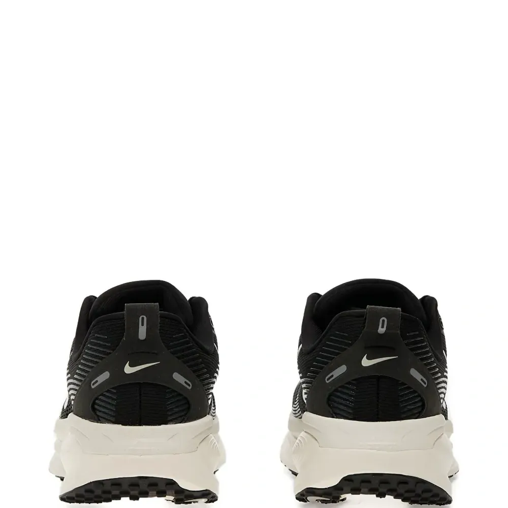 Кроссовки Vomero 18