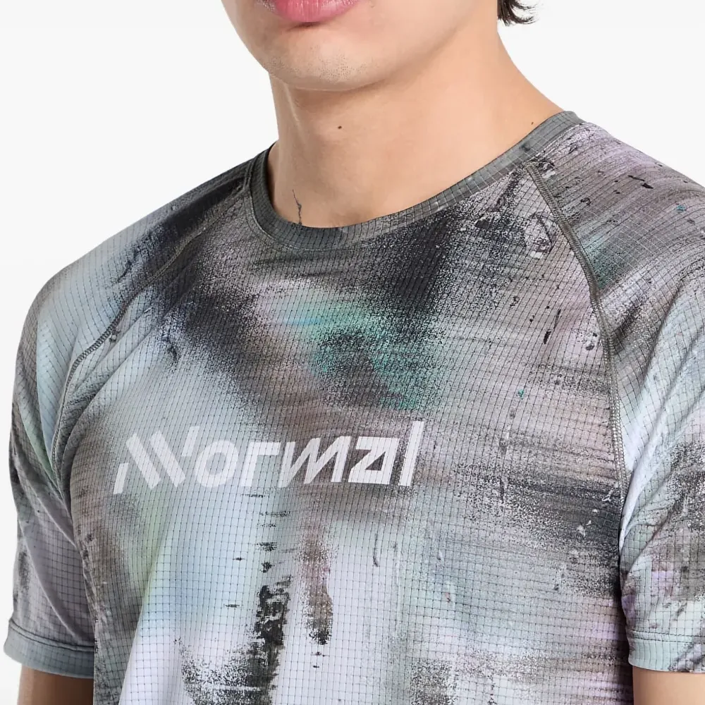 Футболка с рукавами реглан и абстрактным принтом