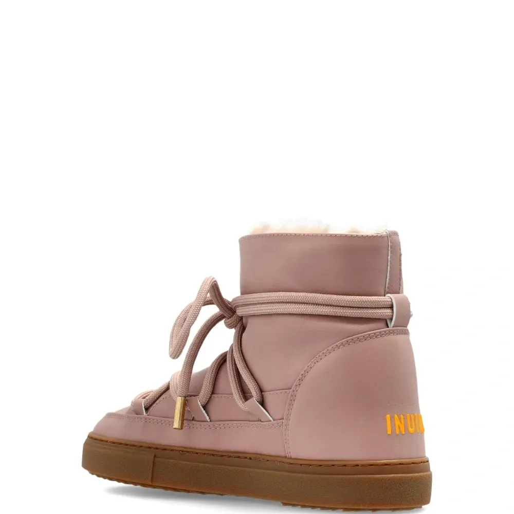 Кроссовки на шнуровке