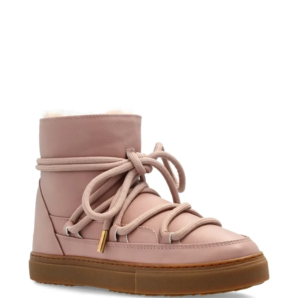 Кроссовки на шнуровке