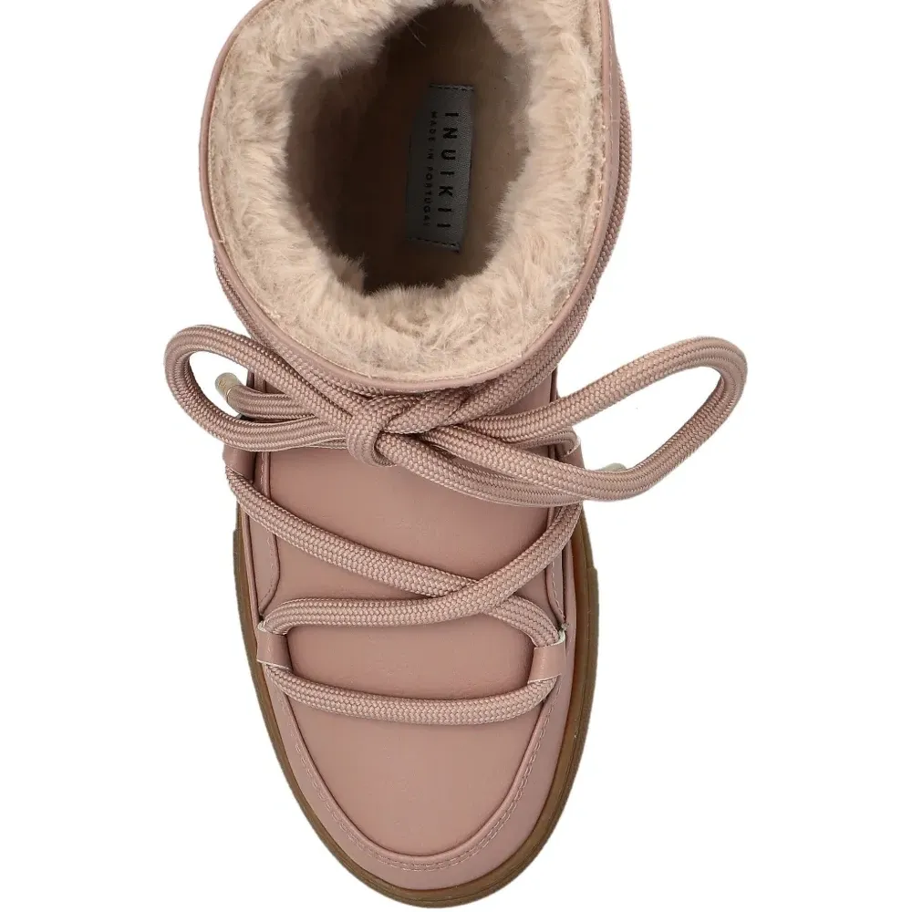 Кроссовки на шнуровке