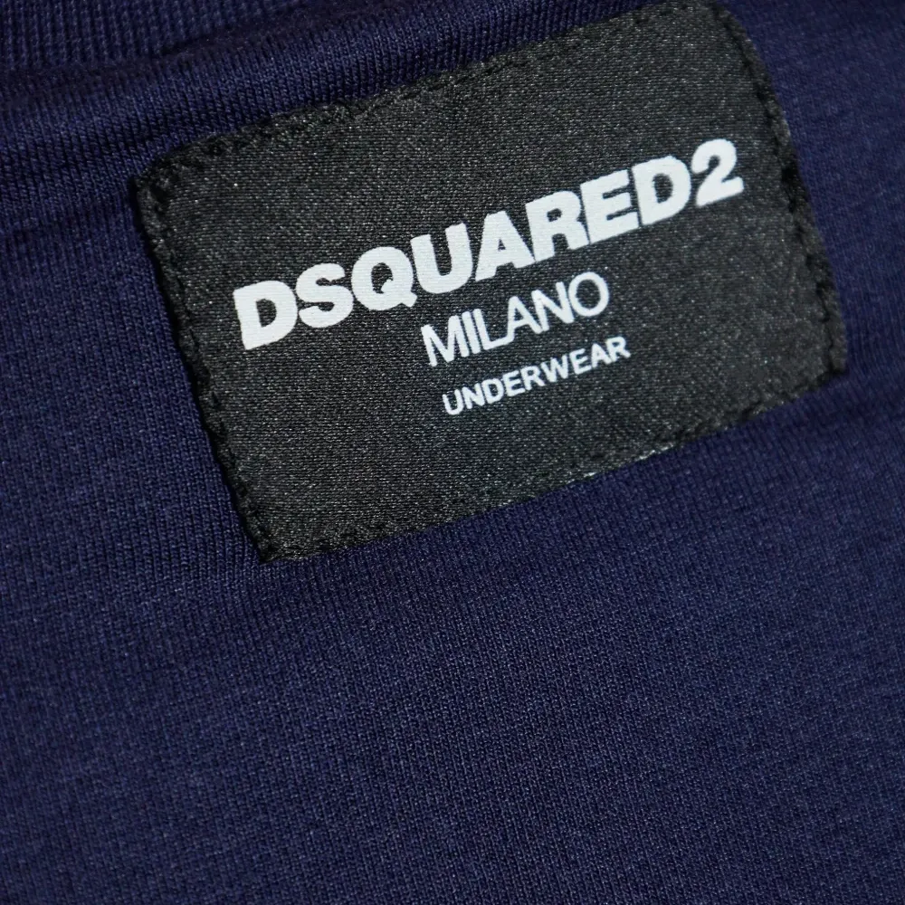 Футболка с нашивкой-логотипом