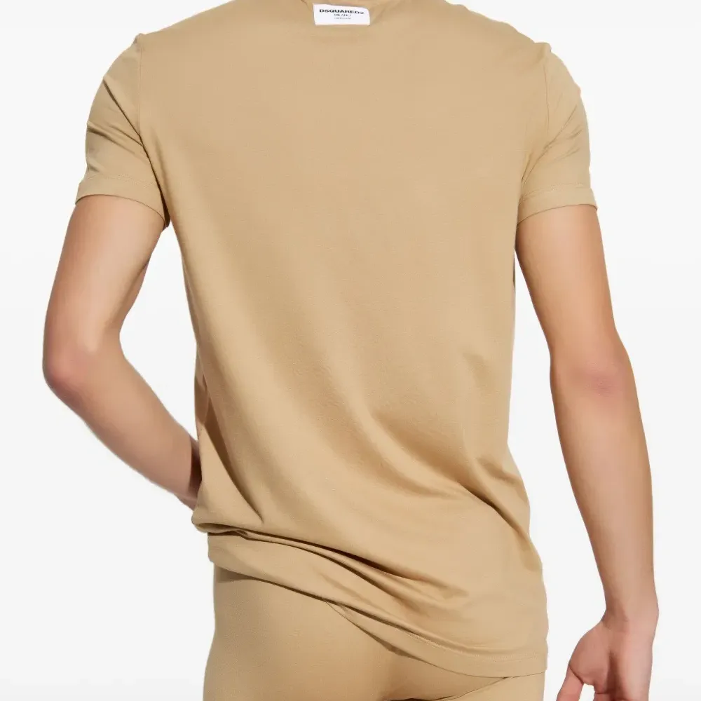 Футболка с круглым вырезом