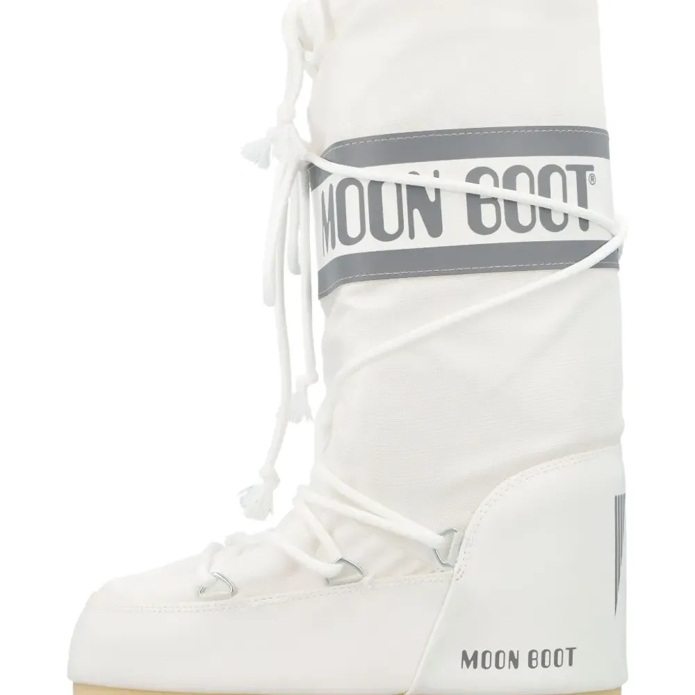 Ботинки на шнуровке с логотипом