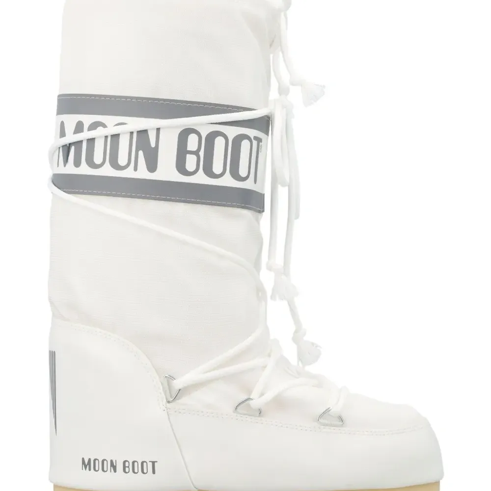 Ботинки на шнуровке с логотипом