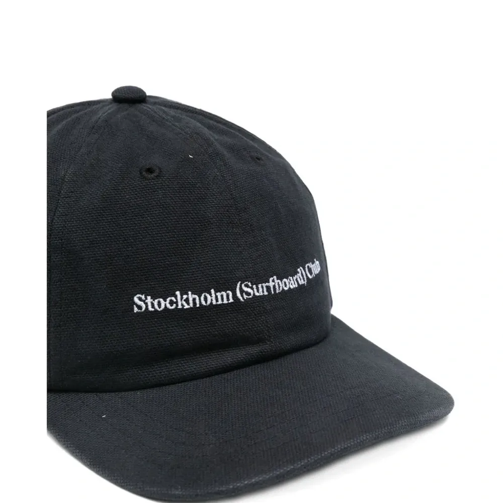 Бейсболка с вышивкой логотипа