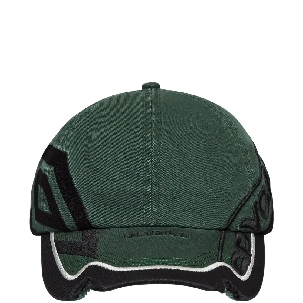 Кепка с вышитым логотипом