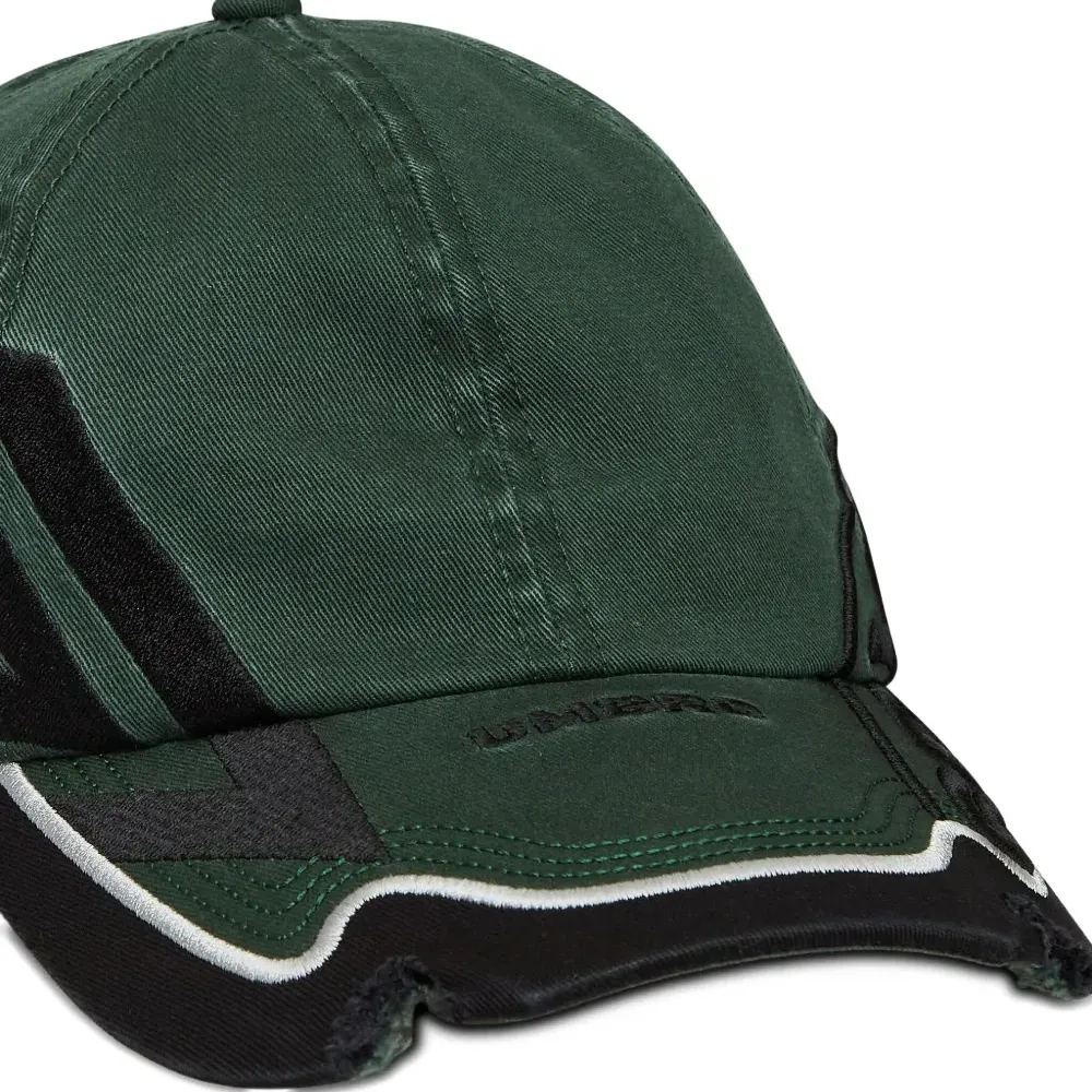 Кепка с вышитым логотипом Кепка с вышитым логотипом