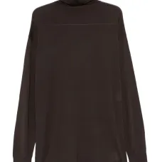 Свитер с высоким воротником