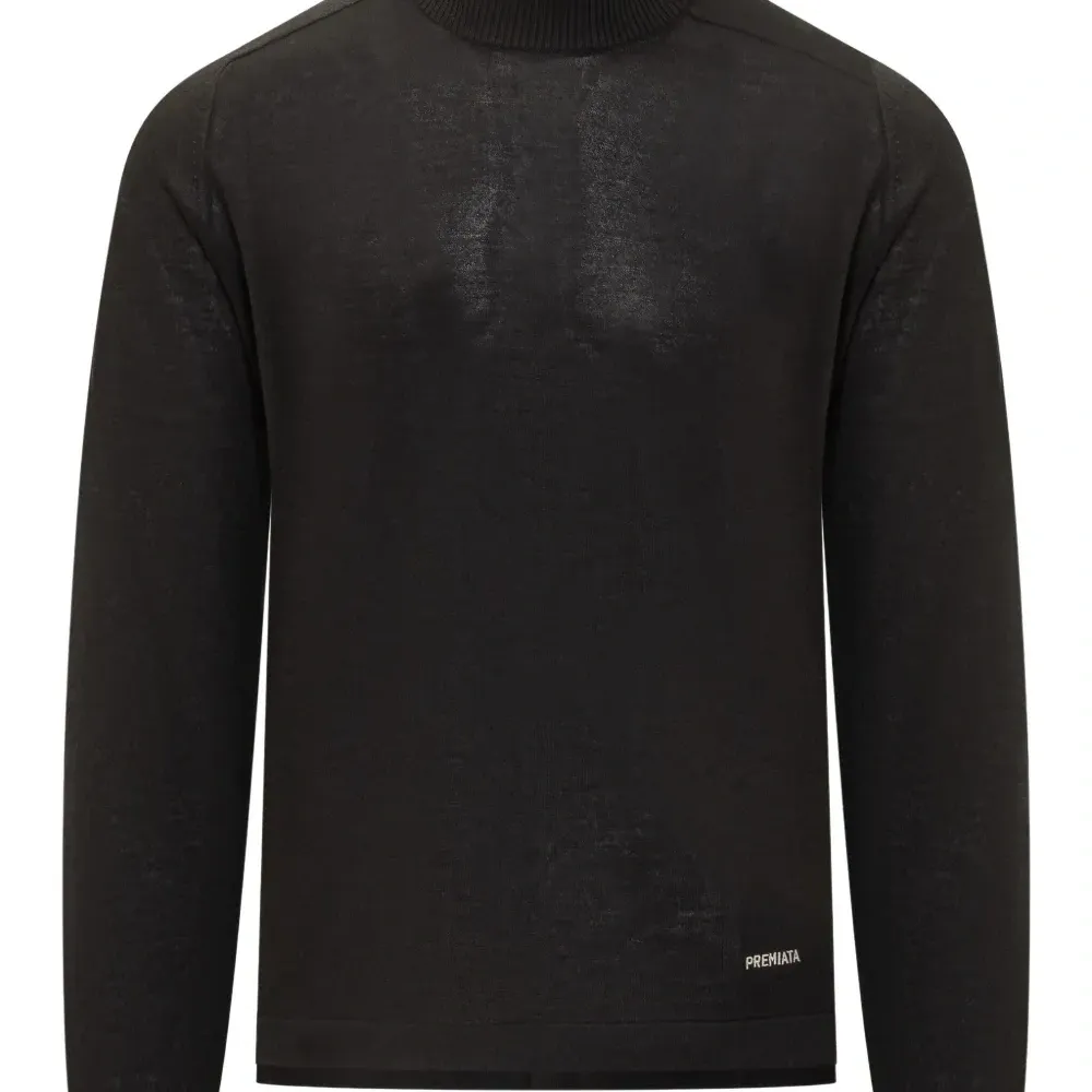 Свитер с воротником-стойкой