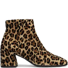 Ботильоны с анималистичным принтом и боковой молнией Ботильоны с анималистичным принтом и боковой молнией