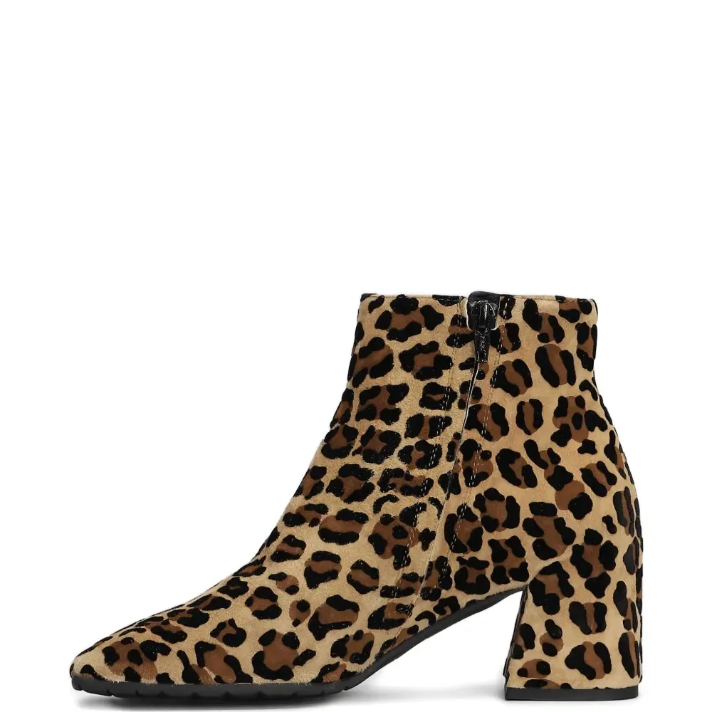 Ботильоны с анималистичным принтом и боковой молнией