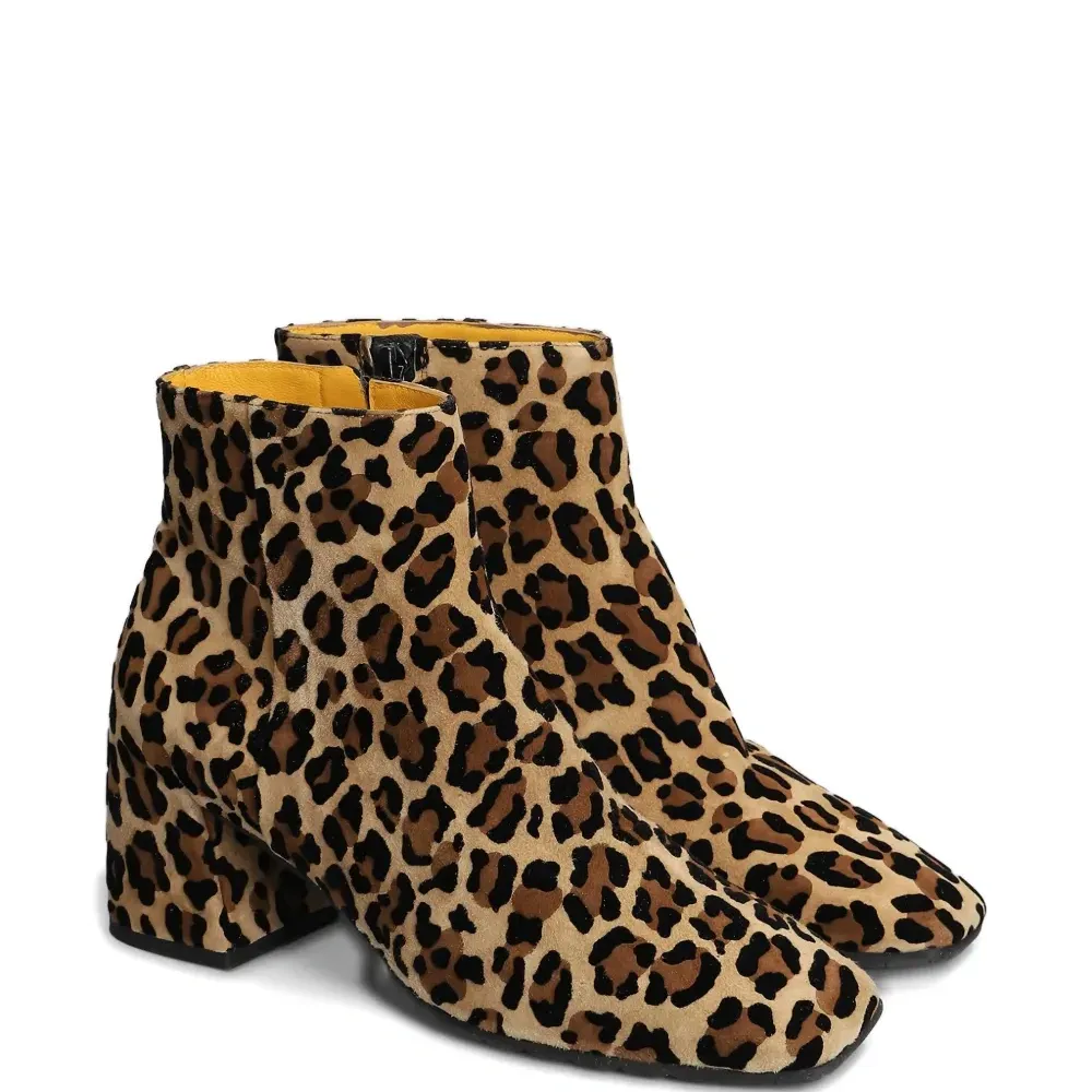 Ботильоны с анималистичным принтом и боковой молнией