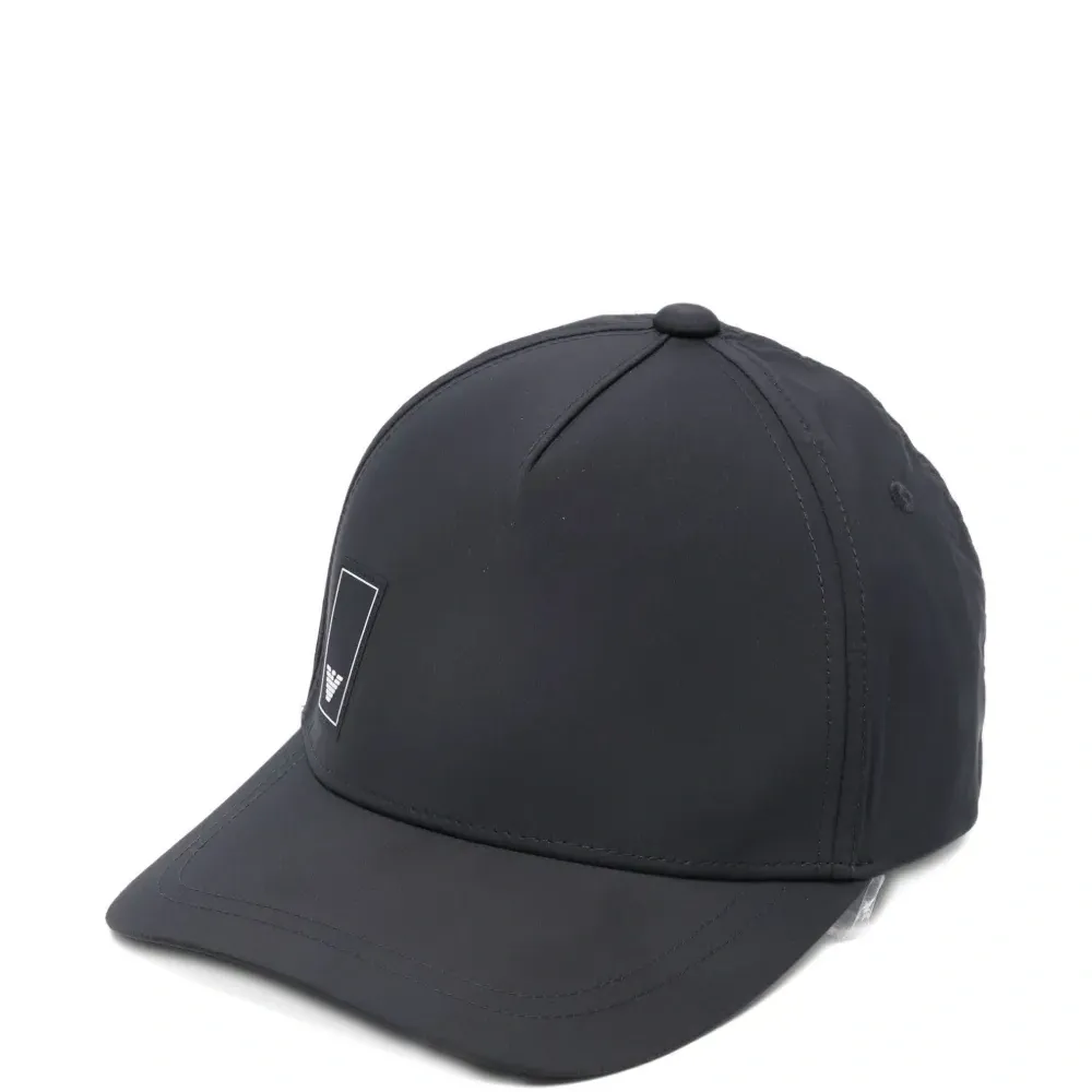 Бейсболка с регулируемым ремешком и нашивкой с логотипом Бейсболка с регулируемым ремешком и нашивкой с логотипом