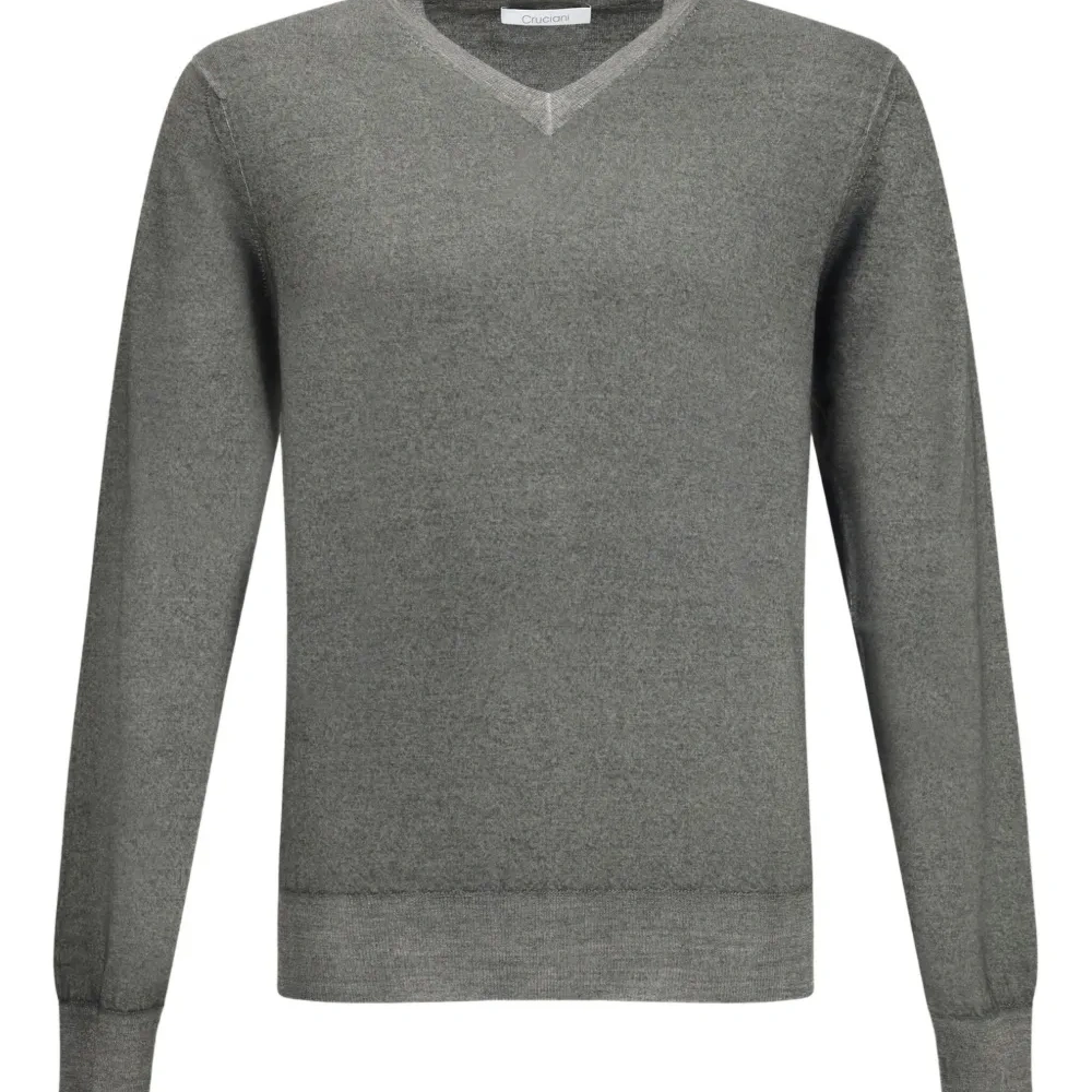 Джемпер с длинными рукавами и V-образным вырезом